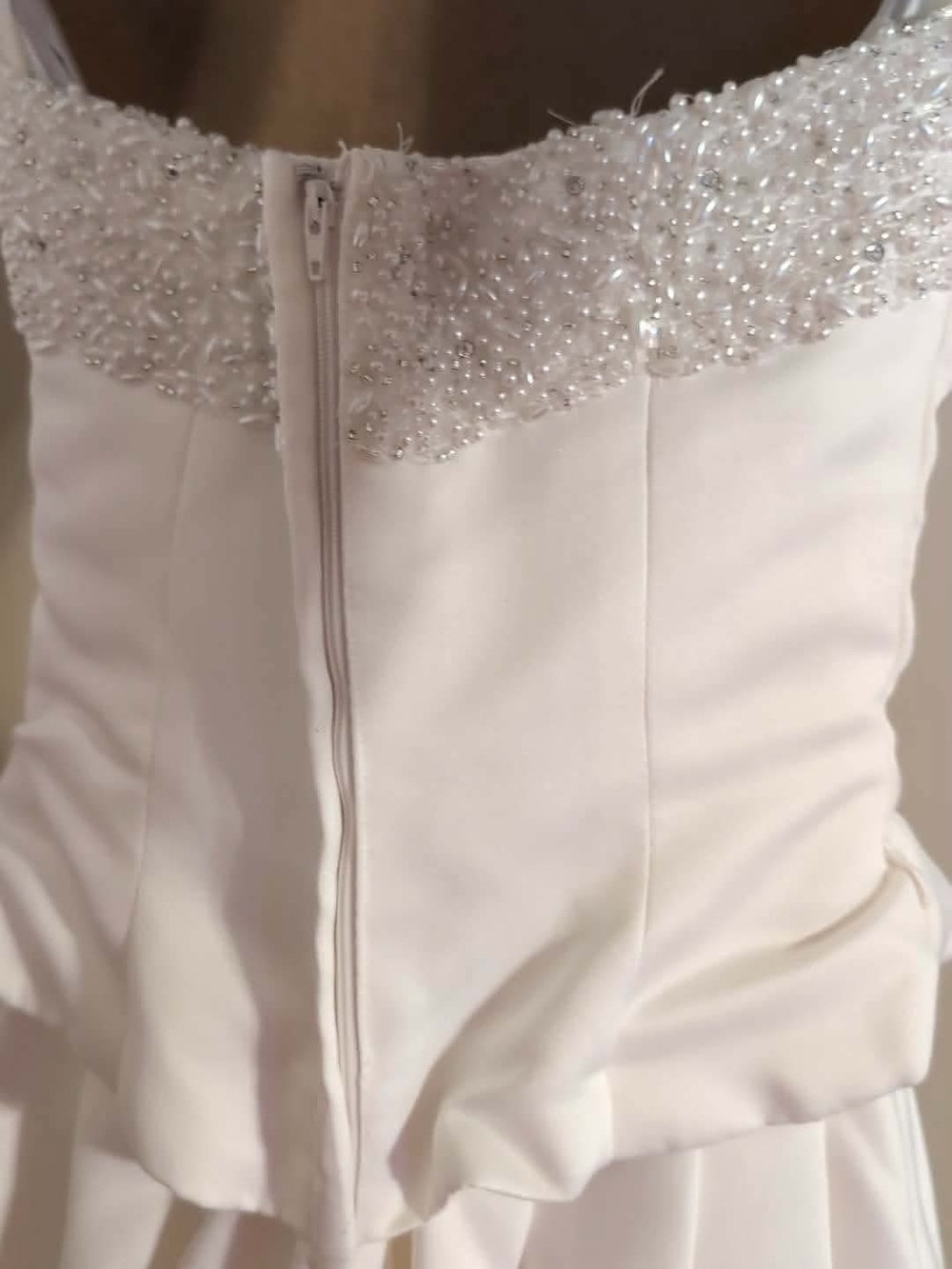 Elegant White Strapless Wedding Gown - Picture 4 of 4